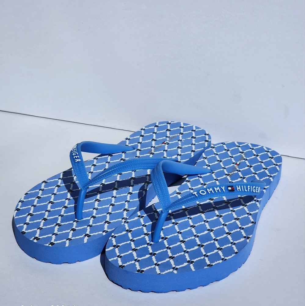 Tommy Hilfiger Women's Stylish Geometric Pattern Blue Flip Flops Size 6
